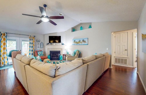 Ono Island House | Home with kitchen patio playground central AC & WD