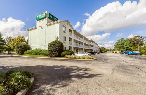 Maple Shade Hotel | HomeTowne Studios by Red Roof Philadelphia - Mt Laurel-Maple Shade, NJ