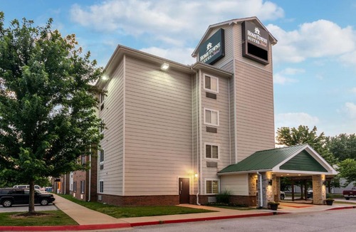 Bentonville Hotel | HomeTowne Studios & Suites by Red Roof Bentonville