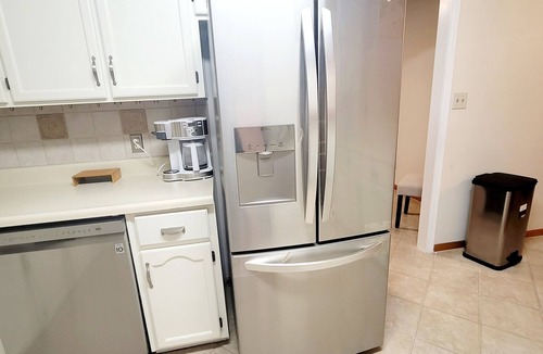 Palm Bay House | Hot Tub Retreat Sleeps 9 3BR Family Home 5 Min to Beach
