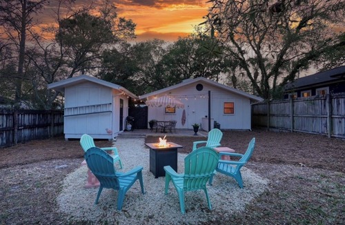 Gulf Vista Cottage | House in PCB-Near 30A-Short walk to the beach, 2 bedroom 1 bath, Pet friendly