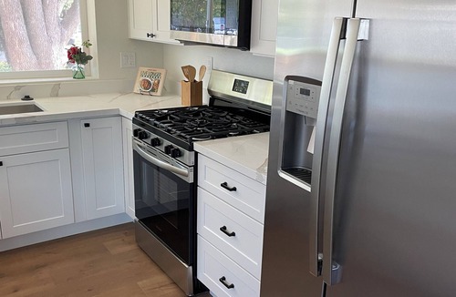 Sacramento House | House with a Vibe in beautiful West Sacramento with swimming pool