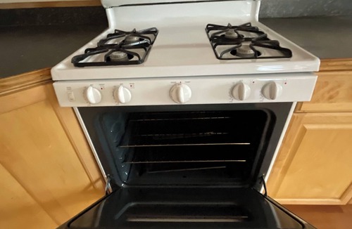 New Monmouth House | Ideal Beach Cottage - Jersey Shore Visitors, FIFA fans, Netflix community