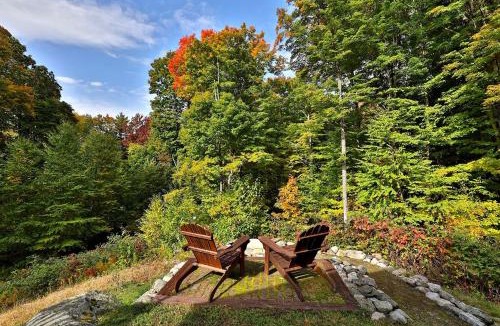 East Haven  Rutland County House | Impressive Cabin with Hot-tub and Fascinating Views in Mendon, Vermont