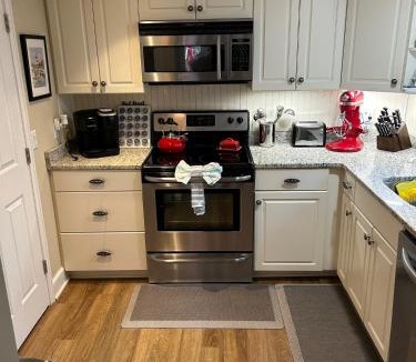 Harbour Town House | In the Heart of Harbour Town 2BR 2BA Pool Access Close to Beach