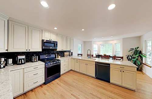 Larkspur House | Indoor Heated Pool & Hot Tub, Game room, EV Charger, Pets Welcome!