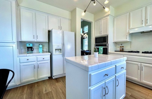 Roseville House | Insurance stay, 30+ stay, Pet stay, Next to walking Trail