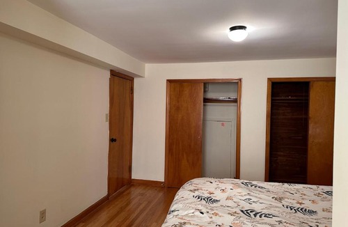 New Brunswick House | J1 Pleasant Room near Rutgers U, hospitals