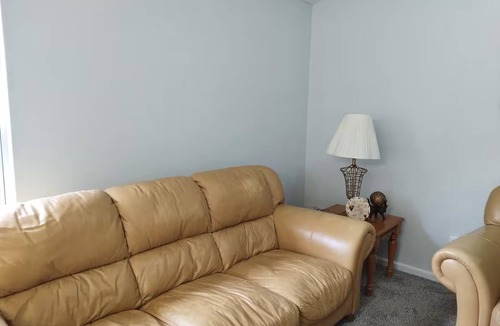 Darien House | Karen’s Cove Charming 2-bedroom house in terrific Darien with WiFi, AC