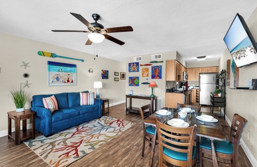 Navarre Beach House | Katmandunes-Soundview Home with Short Walk to Beach and Restaurants