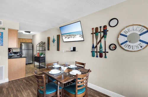 Navarre Beach House | Katmandunes-Soundview Home with Short Walk to Beach and Restaurants