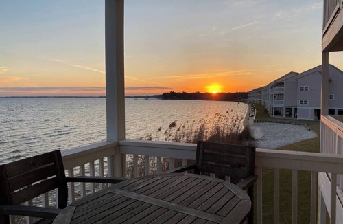 Innerarity Townhomes House | Key to Paradise: Waterfront Home & 2 Kayaks!