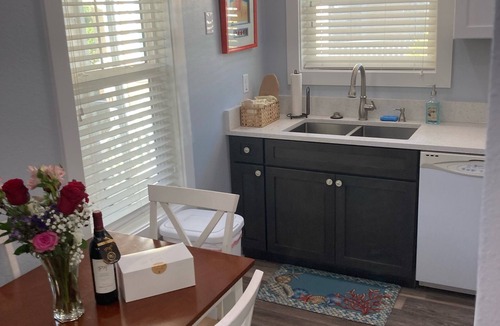 Ono Island Resort | Key West style condo at Purple Parrot Resort-5 min from beach