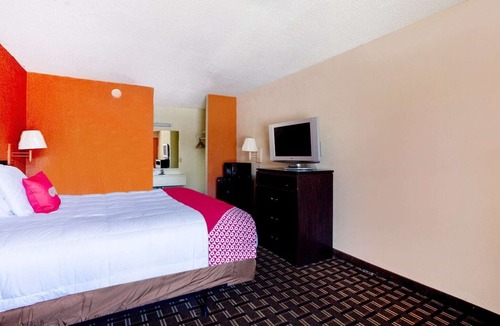 Northwest Pensacola Apartment | King Bed|Smoking|Pensacola FL