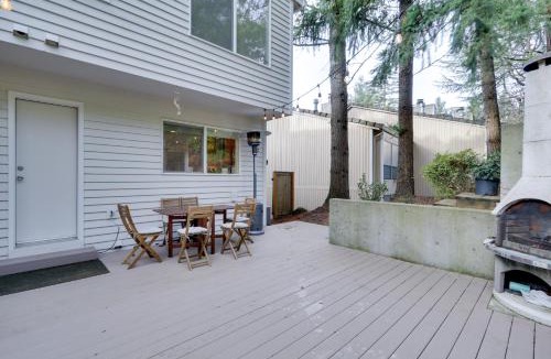 Mount Park House | Lake Oswego Home w/Deck 9 Mi to Downtown Portland