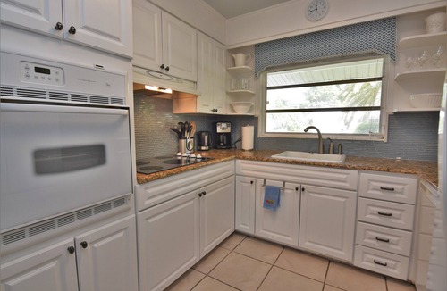 Gulf Gate Estates House | Lakefront 2 Bd+Den,2bth With Heated Pool Near Siesta Key!