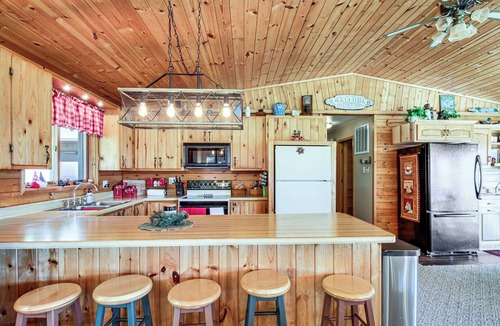 Hackensack Cabin | Lakefront Hackensack Cabin w/Patio & Grill!
