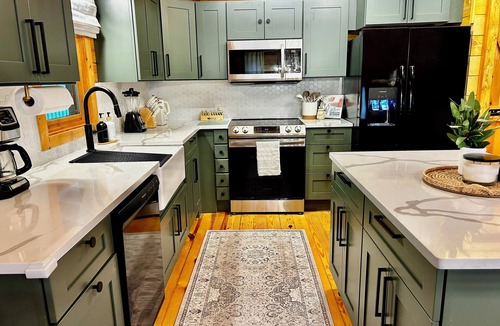 Cashiers House | Lakeside Modern Retreat — Trillium Golf & Lake Club Access