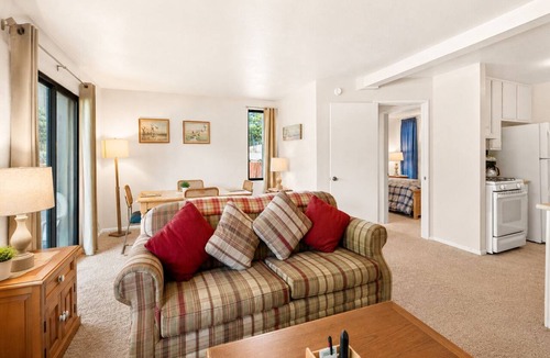 Boulder Bay Condo | Lakeside Retreat Condo - Walk to Lake, Fireplace, Deck, Swimming Pool