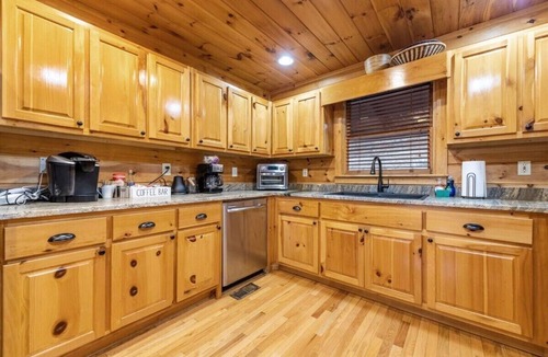 Necowa Cove Cabin | *LakeView Lodge* Views~Slp 14~Hot Tub~Game Room