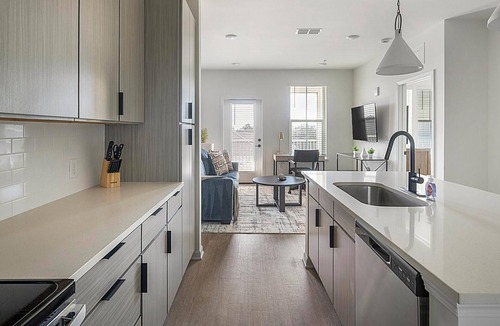 Ono Island Apartment | Landing | Amazing 1BD, Gym, Clubhouse