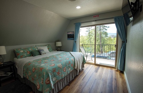Lakehead House | Large Private Oasis with Pool/Hot tub in Beautiful Lakehead with Amazing Views