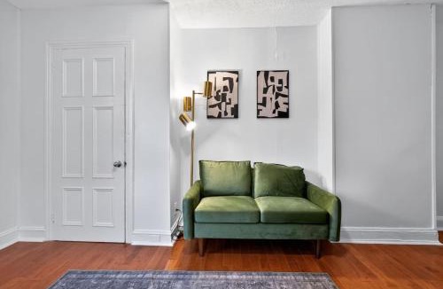 Center City West Apartment | Large Studio in Center City that Sleeps 4 with Fast Wifi