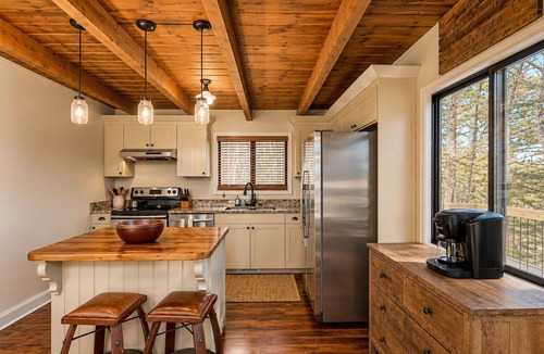 Sky Valley Cabin | Last Min Discount! Mountain View Home Hot Tub, Game Room, Fire Pit, Pizza Oven