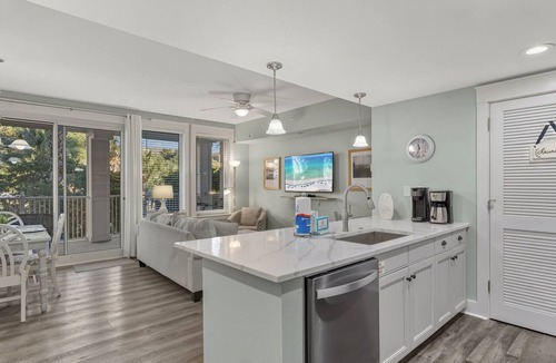 Baytowne Wharf Condo | Location! Baytowne Wharf 1BR Unit w/Balcony, Pool, Hot Tub, Tram, Beach, Gym