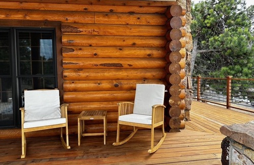 Woodmoor House | Log Home Retreat! Hot Tub, Game Room, Gym, Close To USAFA, & Spruce Mtn Ranch.
