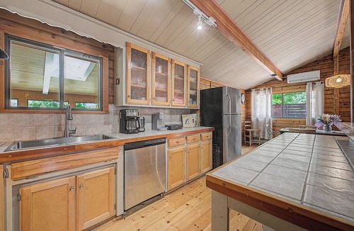 Beaver Shores House | Lorel’s-Lake Area; Fenced for PETS; Mins to Downtown Rogers-Marina-Bike Trails