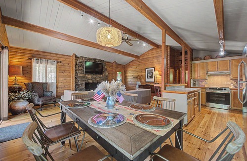 Beaver Shores House | Lorel’s-Lake Area; Fenced for PETS; Mins to Downtown Rogers-Marina-Bike Trails