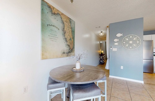 Crystal Beach Condo | Lovely condo near the beach with a pool, hot tub, central AC, & W&D