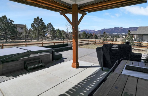 Gleneagle House | Lovely dog-friendly home with hot tub, fireplace, & washer/dryer