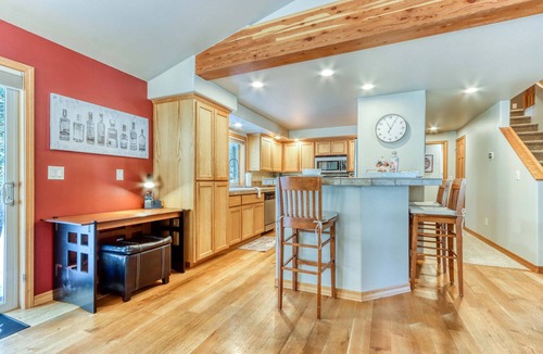 Three Rivers House | Lovely home near town with private hot tub, scenic deck, W&D, & chic decor