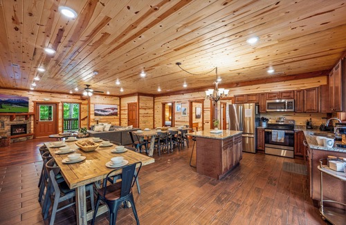 Caton Cabin | Luxe 8BR-Indoor Pool with Outdoor Movie Theater