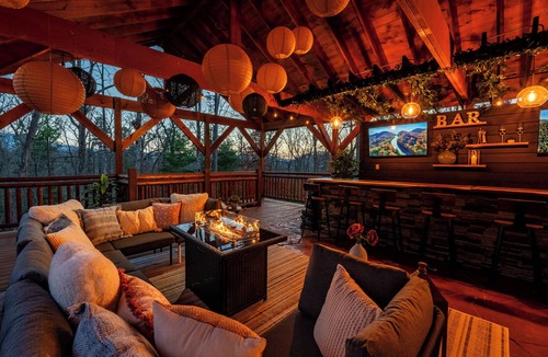 Caton Cabin | Luxe 8BR w/Pool,Outdoor Play Area, Huge Sports Bar