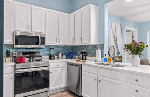 Clipper Cove Cottage | Luxe Home | 4 Min Walk to Crystal Beach & Pool