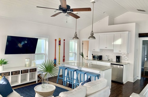 Sunnyside House | Luxurious 3-Story Home -Beach Chairs incl- Huge Porches - 2 blks to Quiet Beach