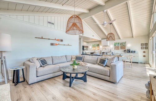 Lower Lake House | Luxurious lakefront with views, deck, spa & your private dock