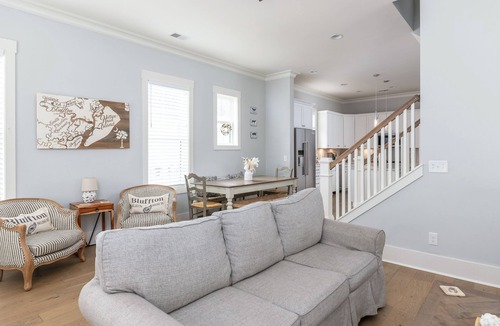 Olde Town House | Luxury Home in Old Town Bluffton + FREE Golf Cart. Sleeps 8 - Downtown location