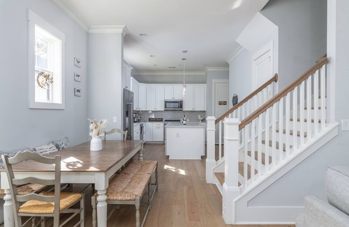 Olde Town House | Luxury Home in Old Town Bluffton + FREE Golf Cart. Sleeps 8 - Downtown location