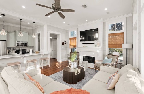 Watercolor House | Luxury Living Along 30A-6 Seater Golf Cart/6 bikes! Next to Waterpark & Beach