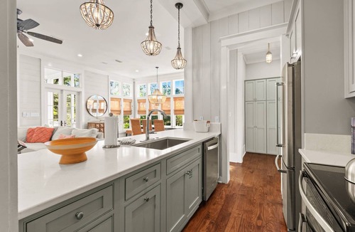 Watercolor House | Luxury Living Along 30A-6 Seater Golf Cart/6 bikes! Next to Waterpark & Beach