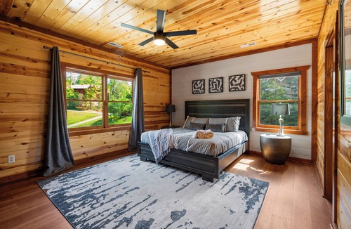 Caton Cabin | Luxury Lodge~Sleeps 22~Heated Pool~2 Hot Tubs~Game Room
