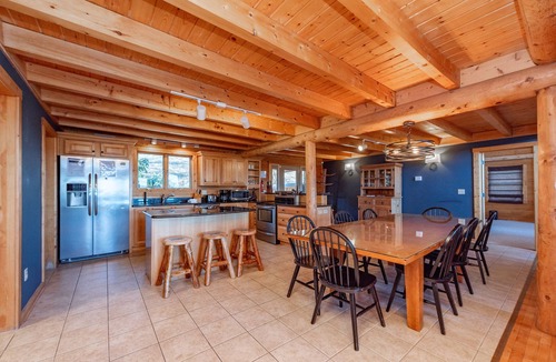 Mountainside House | Luxury Log Chalet Overlooking Deep Creek