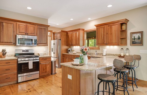 Sapphire Cabin | Luxury mountain home - lake, tennis, hiking and more! Firewood included.