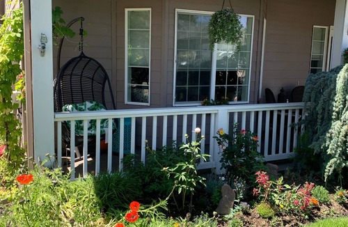 Larkspur House | Luxury open concept Vacation Home. Close to downtown ,Old Mill trails & parks.