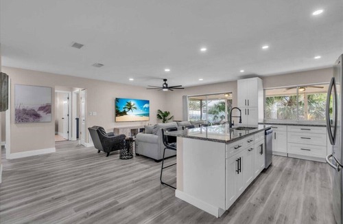 Gulf Gate Woods House | Luxury Short-Term Rental in Gulf Gate Woods – Minutes from Siesta Key!