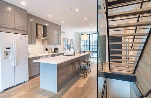 Olde Kensington House | Luxury Townhome 13 | Free Park | Hosted StayRafa